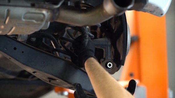 Как заменить задние пружины подвески на VW GOLF 6 (5K1) [ВИДЕОУРОК AUTODOC]