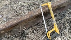 КАК РАСПИЛИТЬ РЕЛЬСУ В ПОЛЕВЫХ УСЛОВИЯХ? Коп металлолома в лесу. Находки металлоискателем!