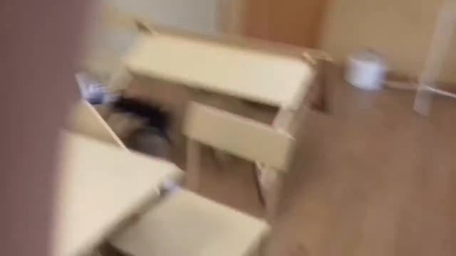 Пацан упал с парты!!! смотреть онлайн