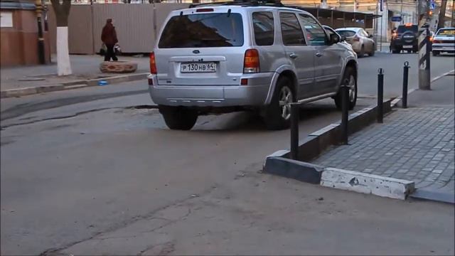 Провал асфальта на Соборной в Саратове смотреть онлайн