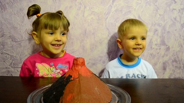Проводим химический опыт.Извержение Вулкана.Видео для детей.Eruption volcano. смотреть онлайн