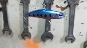 Идея как сделать ВИБ для подледного лова из  дешевого воблера за 1$ !!! Просто вклеить петельку!!!