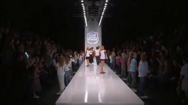 Флеш-моб Мастерской Лины Арифулиной на Mercedes-Benz Fashion Week Russia смотреть онлайн