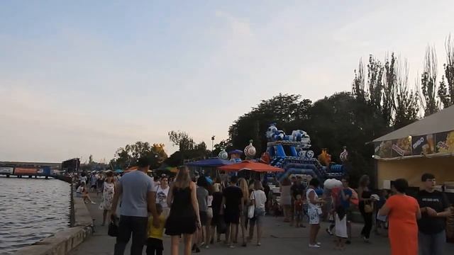 Днюха Керчи ! Набережная -День Рыбака 14 июля 2019. смотреть онлайн