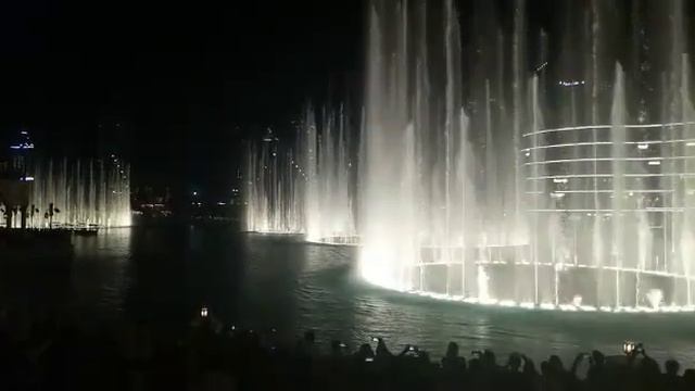 Поющие фонтаны Дубай ОАЭ смотреть онлайн