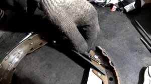 ЗАМЕНА ТОРМОЗНЫХ КОЛОДОК ЗАДНЕГО КОЛЕСА VW PASSAT B3