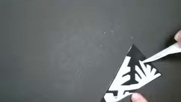 Как вырезать снежинку из бумаги Снежинка