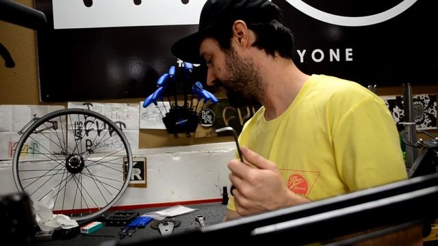 HOW TO ASSEMBLE A BMX BIKE смотреть онлайн