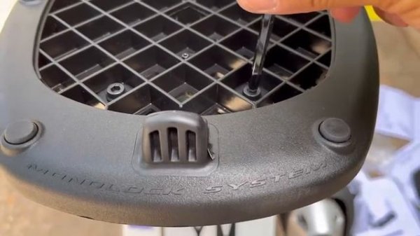 Aplicar Top Case Honda PCX 2022/ How to install top case honda pcx125cc GIVI monolock