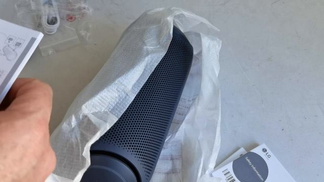LG Xboom Go PL7 Bluetooth speaker unboxing смотреть онлайн