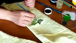 Рисуем акриловыми красками по ткани. Простой рисунок.