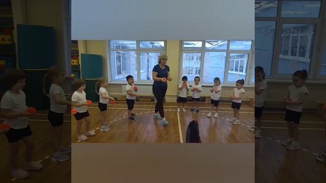 Спортивный досуг "Путешествие в зимний лес" в средней группе. смотреть онлайн