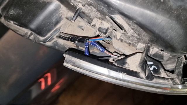 Не работает повторитель поворота на лада Веста