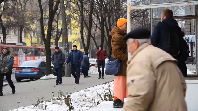 Общение монаха с незнакомыми людьми на улице Кто Мы Душа или Мозг. Мне Кажется Это не Работает ВСЕ! смотреть онлайн