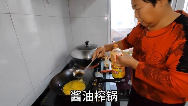 老妈焖黄米饭，放点自家的饭豆，软糯可口，婆媳俩的最爱，吃撑了 смотреть онлайн