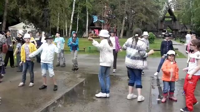 nossa nossa 5 летняя девочка танцует танец смотреть онлайн