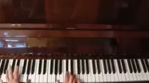 Играть на пианино  пусть бегут неуклюже