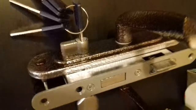 Замок врезной с двумя наборами цилиндровых механизмов (личинок) повышенной секретности смотреть онлайн