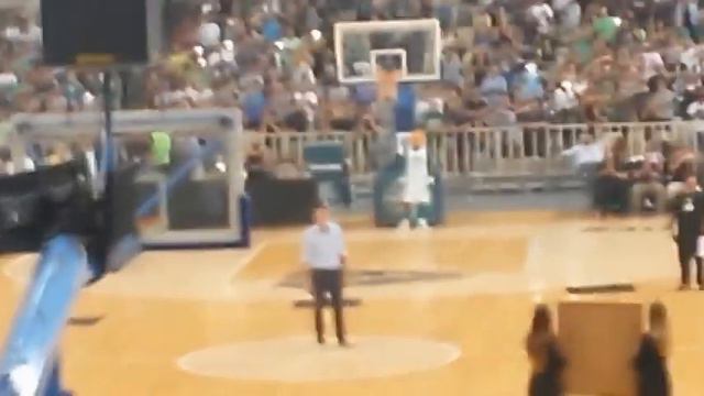 Diamonds are forever great atmosphere for Dimitris Diamantidis!!!! смотреть онлайн
