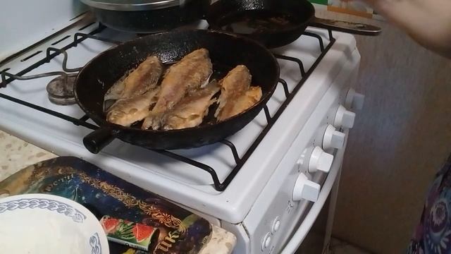 Вот это ужин получился - Муж наловил рыбы ! Жарю карася до золотистой корочки смотреть онлайн