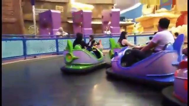 FERRARI WORLD AND WARNER BROS EXPERIENCE смотреть онлайн