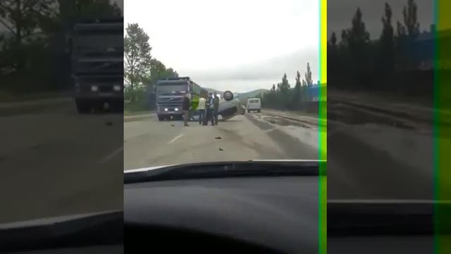 Приморец на Nissan Cube поплатился за то, что обгонял всех на трассе смотреть онлайн