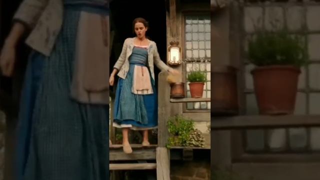 Эмма Уотсон•Бель•Красавица и Чудовище•не знаю как вам, а мне кажется она здесь так разозлилась смотреть онлайн