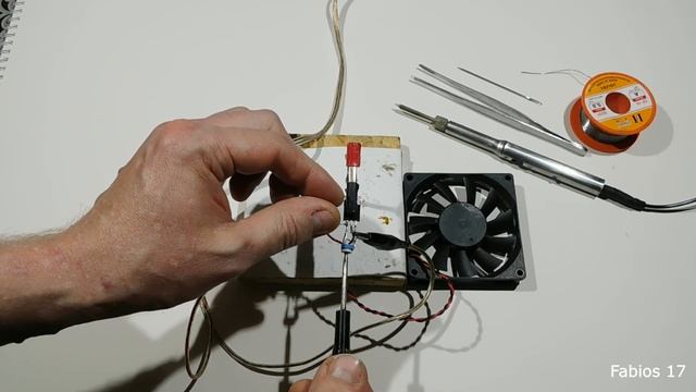 Терморегулятор кулера на трех деталях. cooler thermostat on three parts. смотреть онлайн