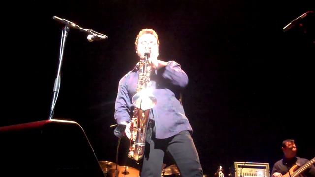 Richard Elliot performs Inner City Blues Live смотреть онлайн