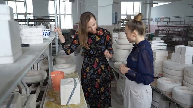 «Безупречная Гжель». Коллекцию тонкостенного фарфора создали на Гжельском фарфоровом заводе смотреть онлайн