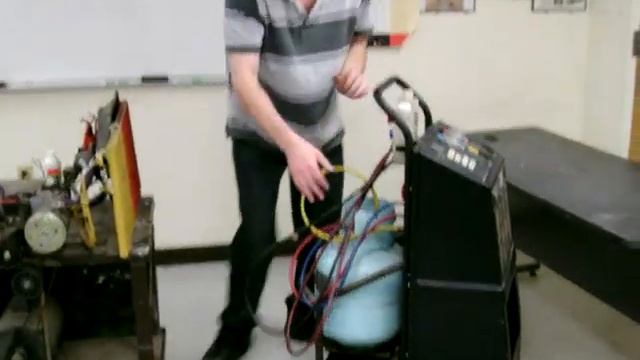 Auto AC recharging explained смотреть онлайн