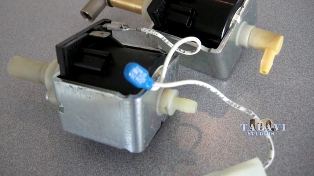 Replacing a pump in a Starbucks Barista Expresso Maker смотреть онлайн