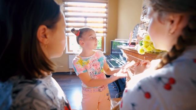 СТАРШАКИ РАССТАЛИСЬ? - ДЕВОЧКИ ВСЁ ИСПОРТИЛИ смотреть онлайн