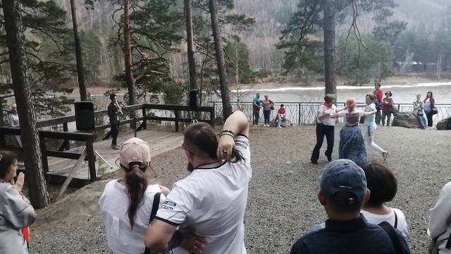 Еврейские мелодии и танцы на алтайском празднике Цветения Маральника, Марк #Катунь #альтблокфлейта смотреть онлайн