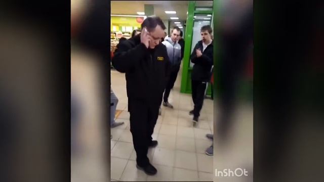 Охранник пятёрочки сломал нос поцану за точто он украл чипсы смотреть онлайн