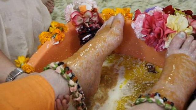 Dedicated to Srila Gurudeva's lotus feet.wmv смотреть онлайн