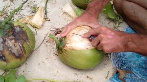 Как открыть кокос голыми руками
