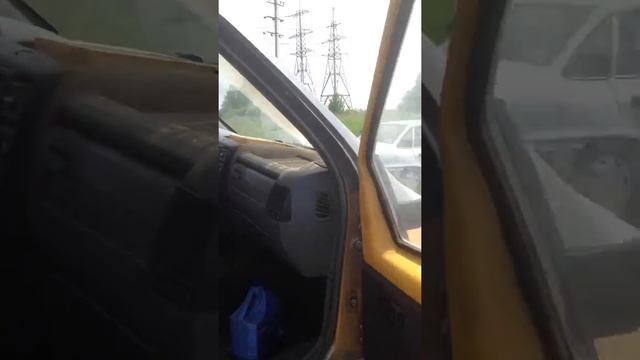 Челябинск 13.06.2014 В маршрутку с пассажирами попали бутылки с зажигательной смесью смотреть онлайн