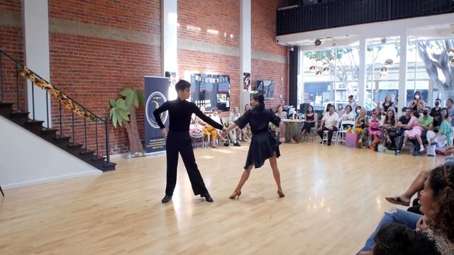 Brandon and Katerina Cha Cha Cha смотреть онлайн