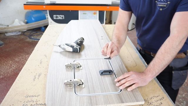 Converting Volkswagen T5, T6, Ford Transit Custom into a Campervan fitting kitchen unit & cabinets смотреть онлайн