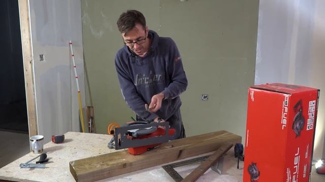 Milwaukee Rear Handle Circular Saw for Wood смотреть онлайн