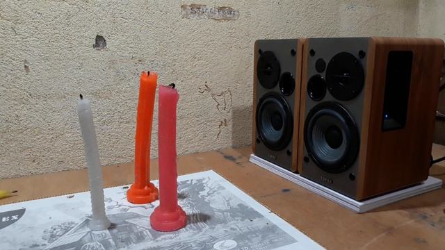 EDIFIER 2.0 SPEAKERS BLOWING OUT CANDLES!! смотреть онлайн