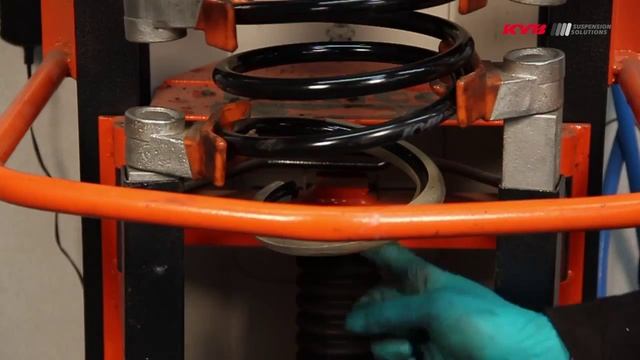 RENAULT Scenic III, Grand Scenic III - FRONT - Передние амортизаторы KYB установка смотреть онлайн