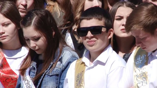 Для выпускников прозвенел последний школьный звонок! смотреть онлайн