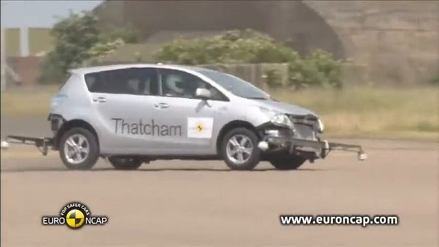 Euro NCAP Toyota Verso ESC test смотреть онлайн