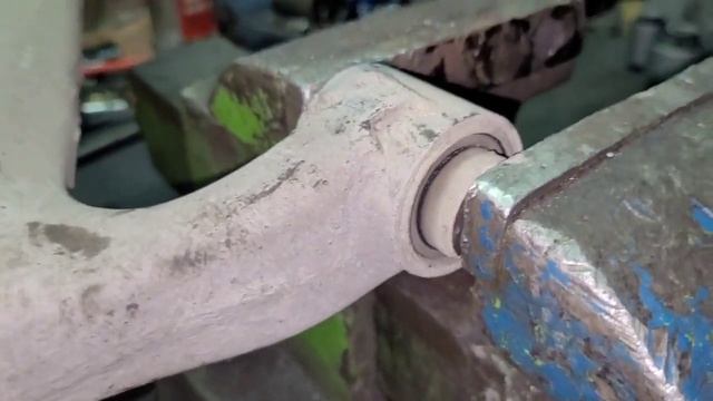 Почему СТУЧИТ ходовая? УВОДИТ машину?Зачем МЕНЯТЬ сайлентблоки передних РЫЧАГОВ?ДЕТАЛЬНЫЙ ОБЗОР!