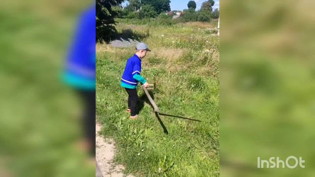 Крутое видео! Если нет бензотриммера - на помощь приходит дедушкина коса! (музыка @pesnyary ) смотреть онлайн