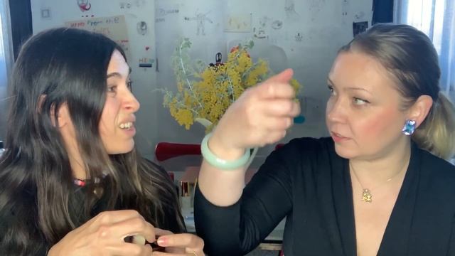 Что в косметичкe у моей подруги Виктории! Cекреты красоты смотреть онлайн
