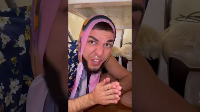 Что может быть вкуснее ролл | Приколы от РУСЛАНЧИКА #shorts смотреть онлайн