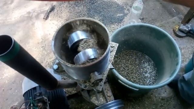 Гранулирование сена на грануляторе с подвижной матрицей смотреть онлайн